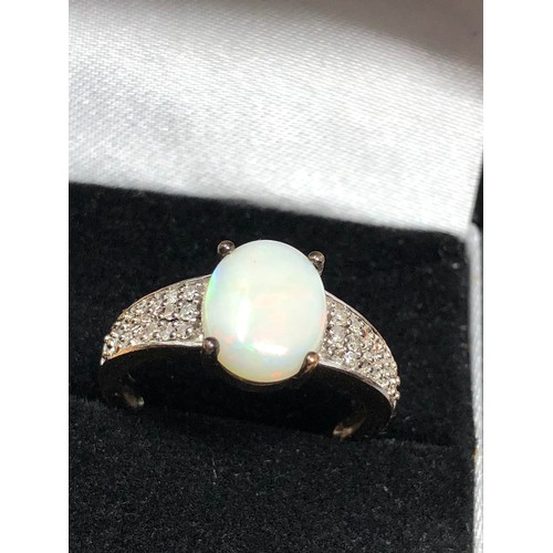 100 - 9ct gold opal & diamond ring weight 2.7g