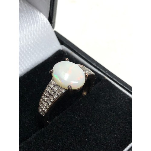 100 - 9ct gold opal & diamond ring weight 2.7g