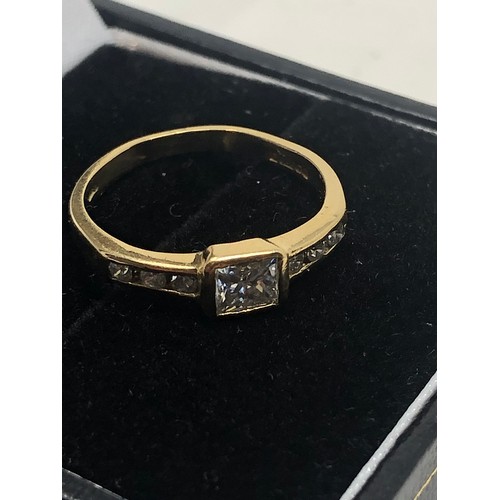 108 - fine 18ct gold emerald cut diamond ring the central  diamond measures appox 4mm by 3mm with 3 diamon... 