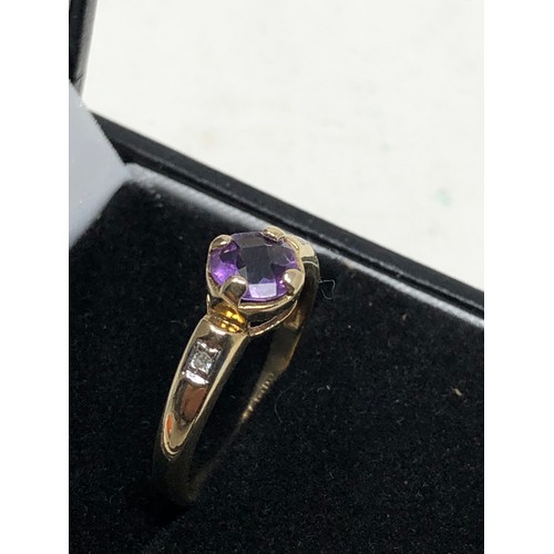 110 - 9ct gold amethyst & diamond ring weight 2g