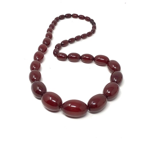 435 - Graduated Barrel Bead Cherry Bakelite Necklace no Internal Streaking (82g)