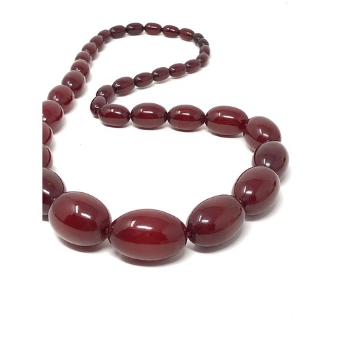 435 - Graduated Barrel Bead Cherry Bakelite Necklace no Internal Streaking (82g)