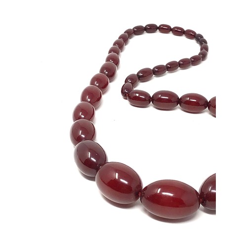 435 - Graduated Barrel Bead Cherry Bakelite Necklace no Internal Streaking (82g)