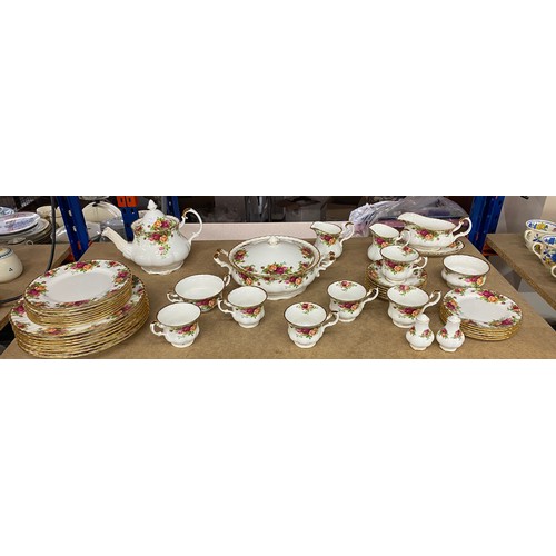 338 - Large selection Royal Albert Old Country Rose, to include teapot, 2 jugs, 6 cups and saucers, 8 dinn... 