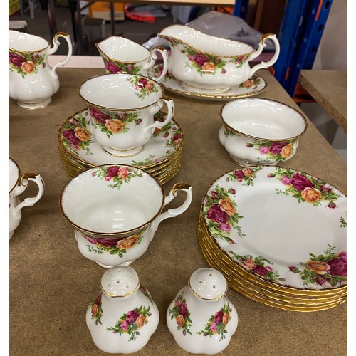 338 - Large selection Royal Albert Old Country Rose, to include teapot, 2 jugs, 6 cups and saucers, 8 dinn... 