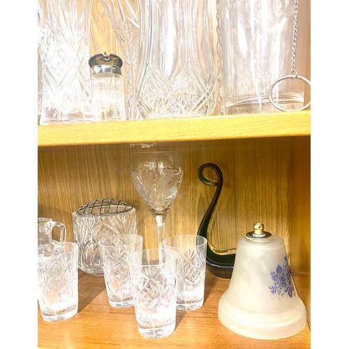 146 - Large quantity of assorted glassware