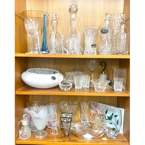 146 - Large quantity of assorted glassware