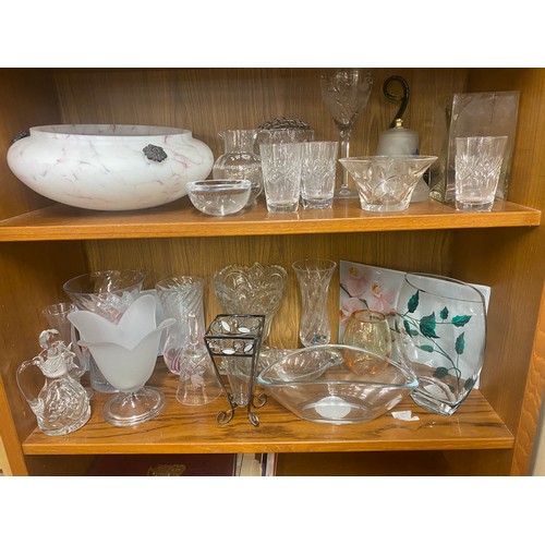 146 - Large quantity of assorted glassware