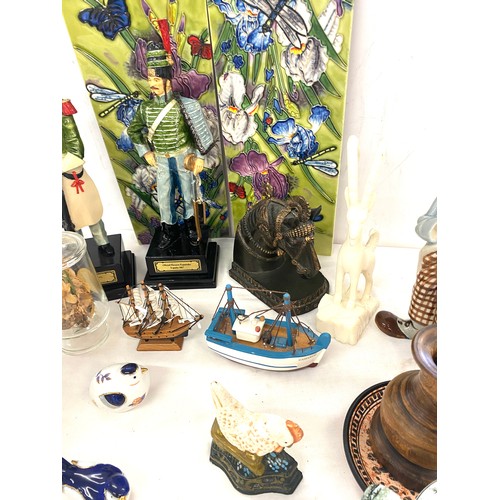 279 - Selection of collectables to include tiles, soldier figures, animal figures, metalware etc