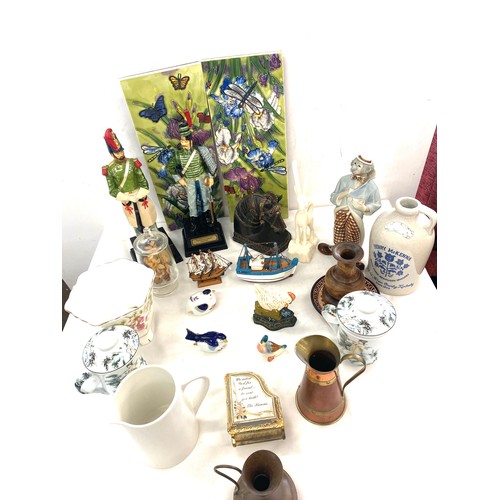 279 - Selection of collectables to include tiles, soldier figures, animal figures, metalware etc