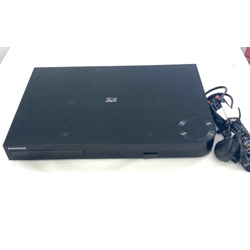 324 - Samsung BD-H8900M blu ray disc/DVD player / 1TB HDD Combo with remote and lead, working order