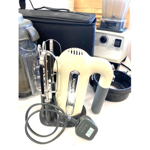 314 - Vitamix variable speed blender, Model VM0109, with accessories, plus other kitchenalia to include br... 