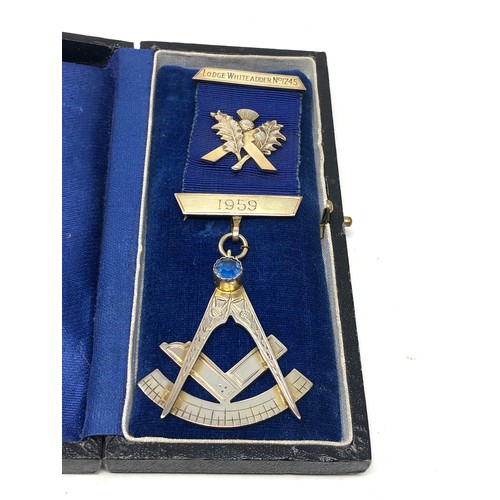 440a - 2 silver masonic jewels