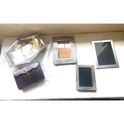 211 - Selection of vintage and later miscellaneous to include metalware pieces, animal ornaments, wooden p... 