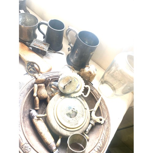 211 - Selection of vintage and later miscellaneous to include metalware pieces, animal ornaments, wooden p... 