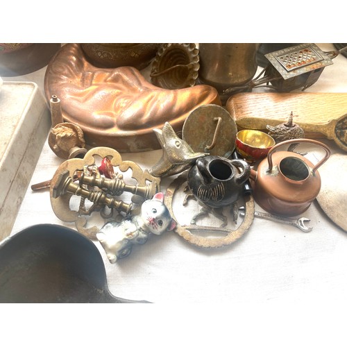 211 - Selection of vintage and later miscellaneous to include metalware pieces, animal ornaments, wooden p... 