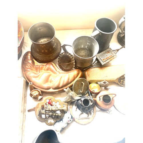 211 - Selection of vintage and later miscellaneous to include metalware pieces, animal ornaments, wooden p... 