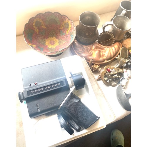 211 - Selection of vintage and later miscellaneous to include metalware pieces, animal ornaments, wooden p... 