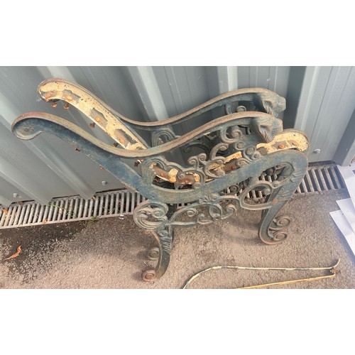 100R - A pair of cast iron bench ends