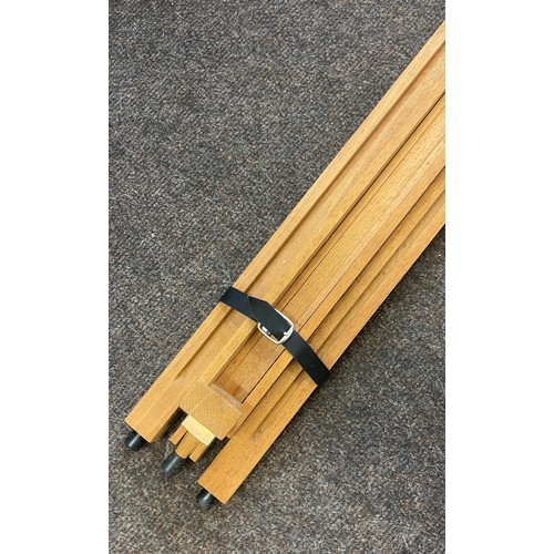 317 - Inscribe folding wooden artist easel