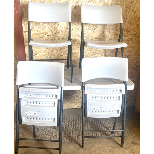 100L - Plastic and metal folding table and 4 folding chairs