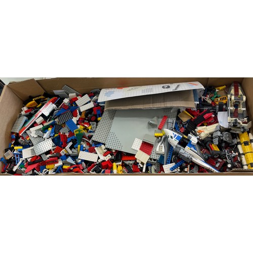 278 - Large selection of Lego pieces
