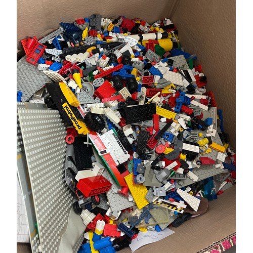 278 - Large selection of Lego pieces
