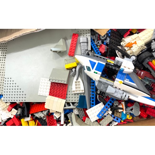 278 - Large selection of Lego pieces