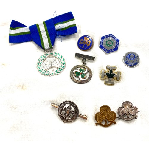 568 - Selection of Girl Guide badges includes silver and enamel badge etc