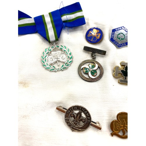 568 - Selection of Girl Guide badges includes silver and enamel badge etc