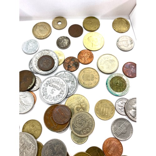 68 - Tray of vintage and later coins/ notes etc