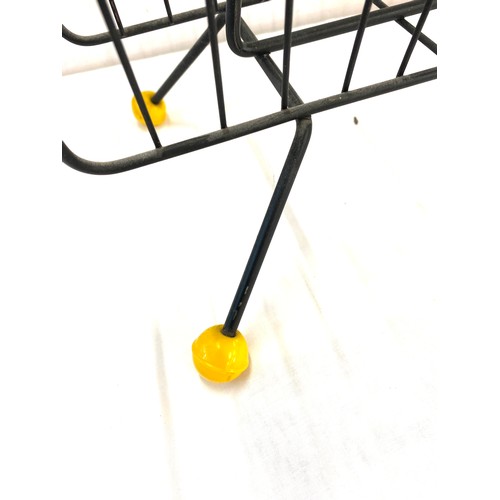 129 - Retro magazine rack