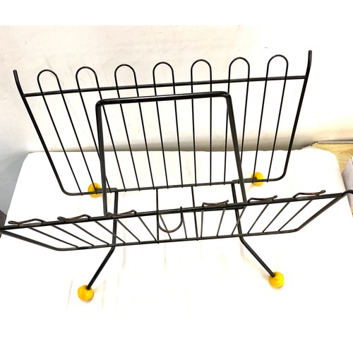 129 - Retro magazine rack