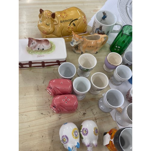 286 - Large selection of miscellaneous items to include egg cups, salt and pepper pots etc
