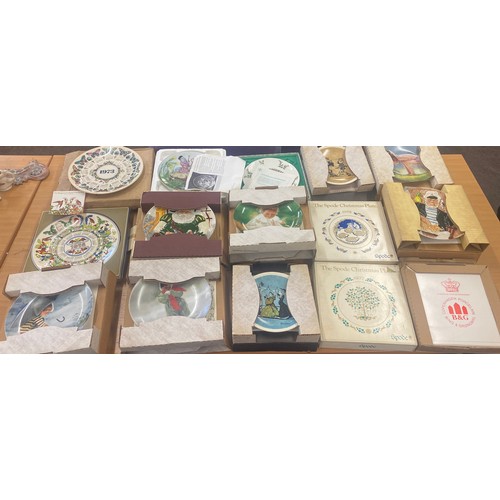 307 - 15 Collectors plates to include Spooe, wegdwood etc