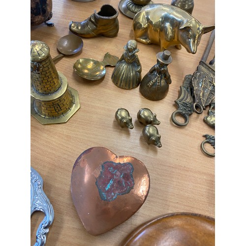 285 - Selection of metal ware, wooden boxes, brass ware, pewter ware etc