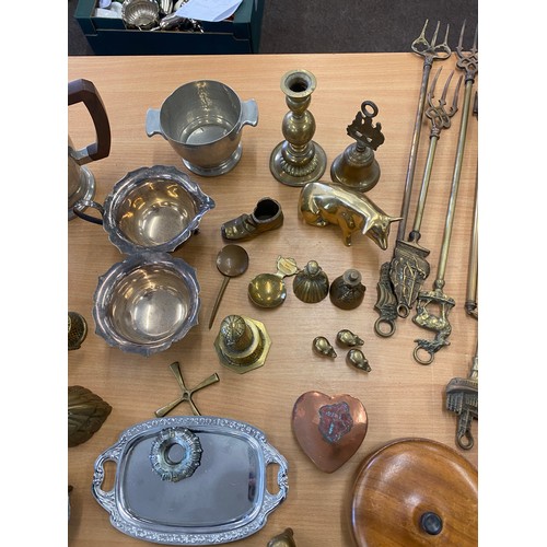 285 - Selection of metal ware, wooden boxes, brass ware, pewter ware etc