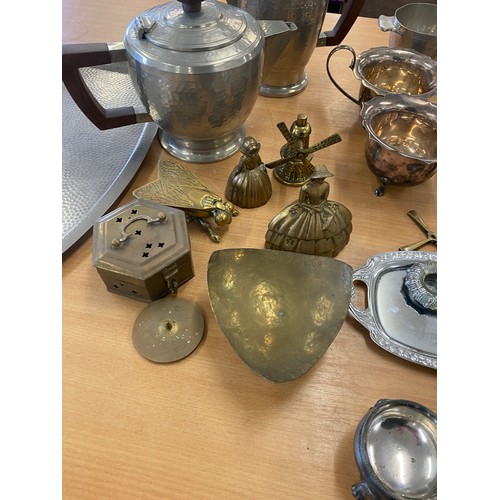 285 - Selection of metal ware, wooden boxes, brass ware, pewter ware etc
