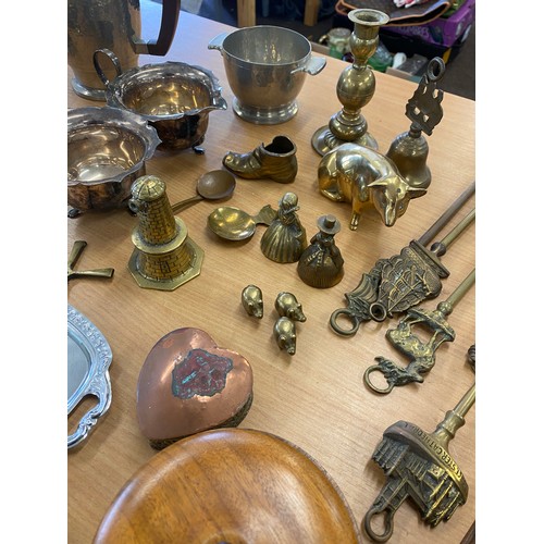 285 - Selection of metal ware, wooden boxes, brass ware, pewter ware etc