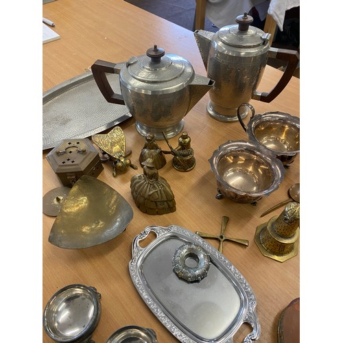 285 - Selection of metal ware, wooden boxes, brass ware, pewter ware etc
