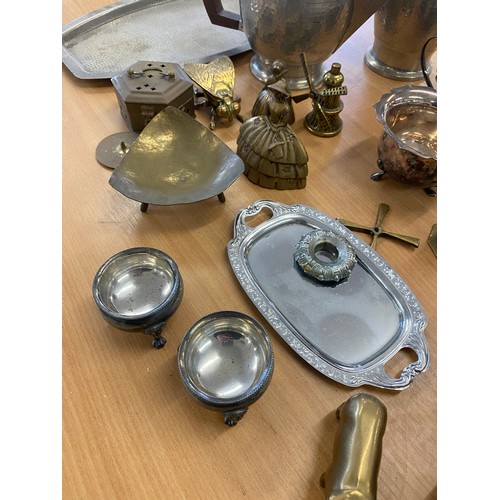 285 - Selection of metal ware, wooden boxes, brass ware, pewter ware etc