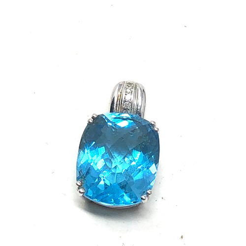 349 - 9ct white gold blue topaz & diamond pendant 5g