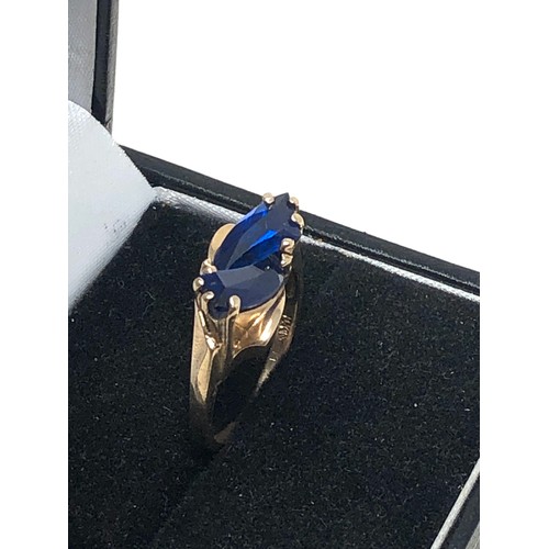 355 - 14ct gold synthetic spinel  cocktail ring (3g)