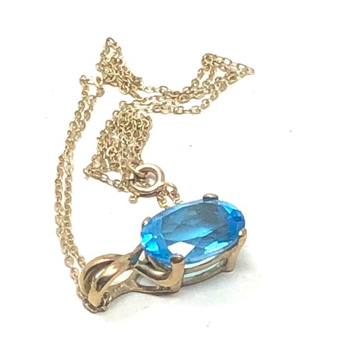 354 - 9ct gold blue topaz pendant necklace (4g)