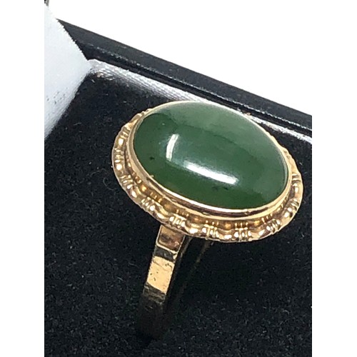 237 - 9ct gold vintage nephrite cocktail ring (5.2g) a/f