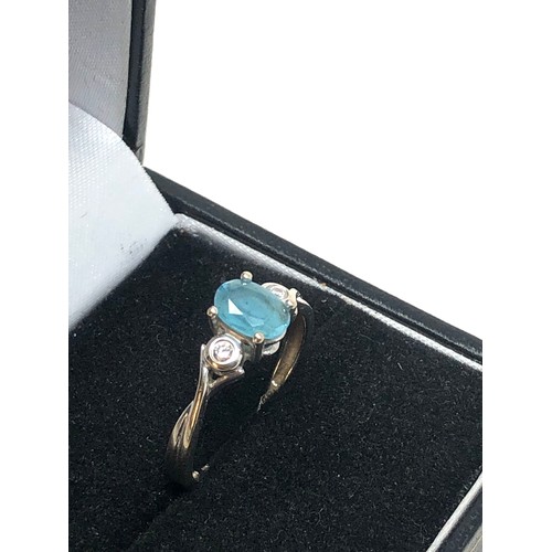 282 - 18ct white gold blue topaz & diamond ring (2.6g)