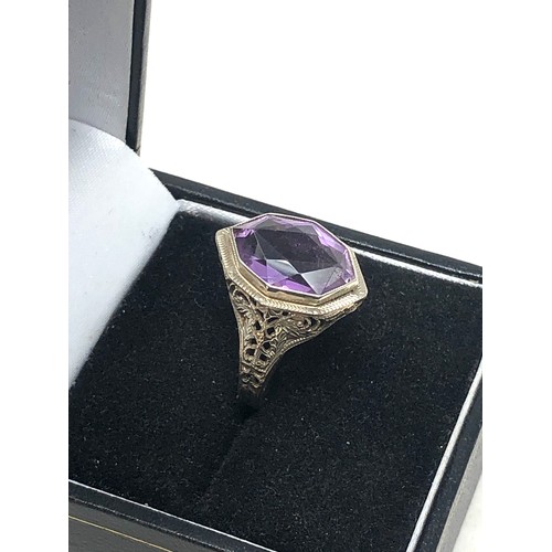 289 - 14ct white gold amethyst ring (2.8g)