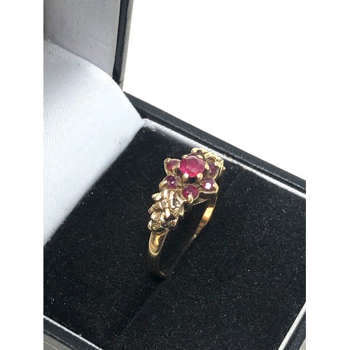 281 - 9ct gold ruby cluster ring (2.8g)