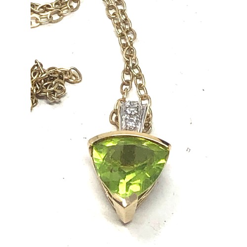 304 - 9ct gold peridot & diamond drop pendant necklace (2.4g)