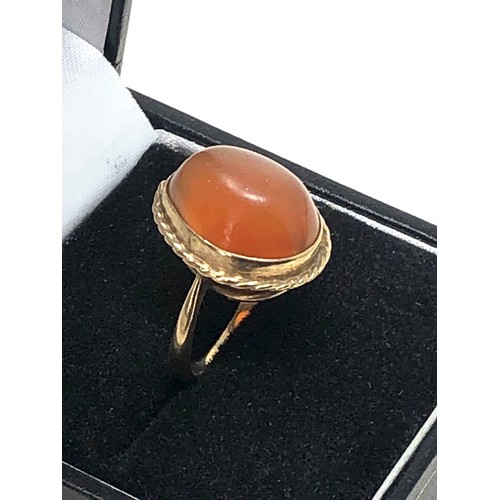 278 - 9ct gold vintage carnelian ring (4.4g)